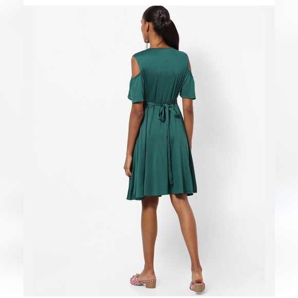 Unamed Wrap Dress with cold shoulder detailing Size 0XL in hunter green - Picture 7 of 11